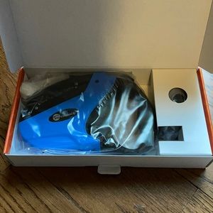 NWT Retractable Dog Leash